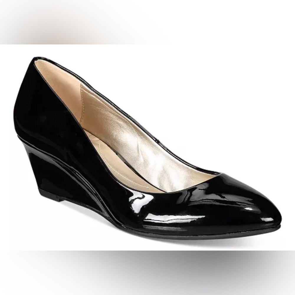NWOT Bandolino “Franci” Black Glossy Patent Wedge Pumps